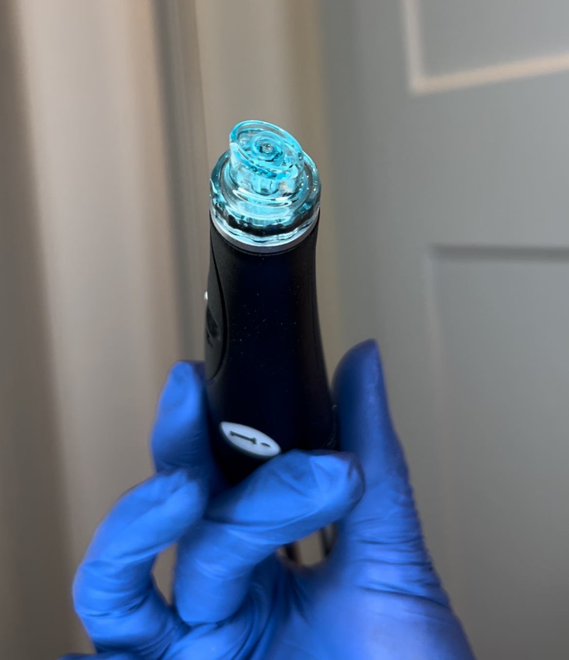 HydraFacial-Handstück im Studio von Beauty Artistry Villingen